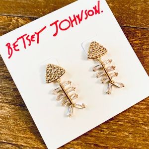 🐟BETSEY JOHNSON: Fish Skeleton Drop Earrings🐠